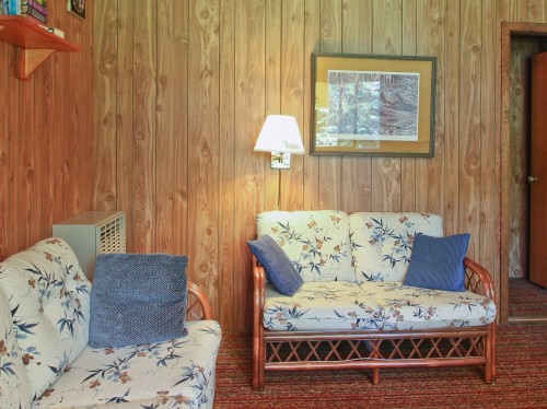 Cabin  6 Living