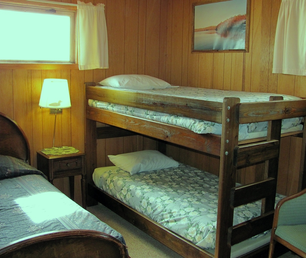 Cabin 7 Bunk Beds in Twin Bedroom - Trout Lake Resort